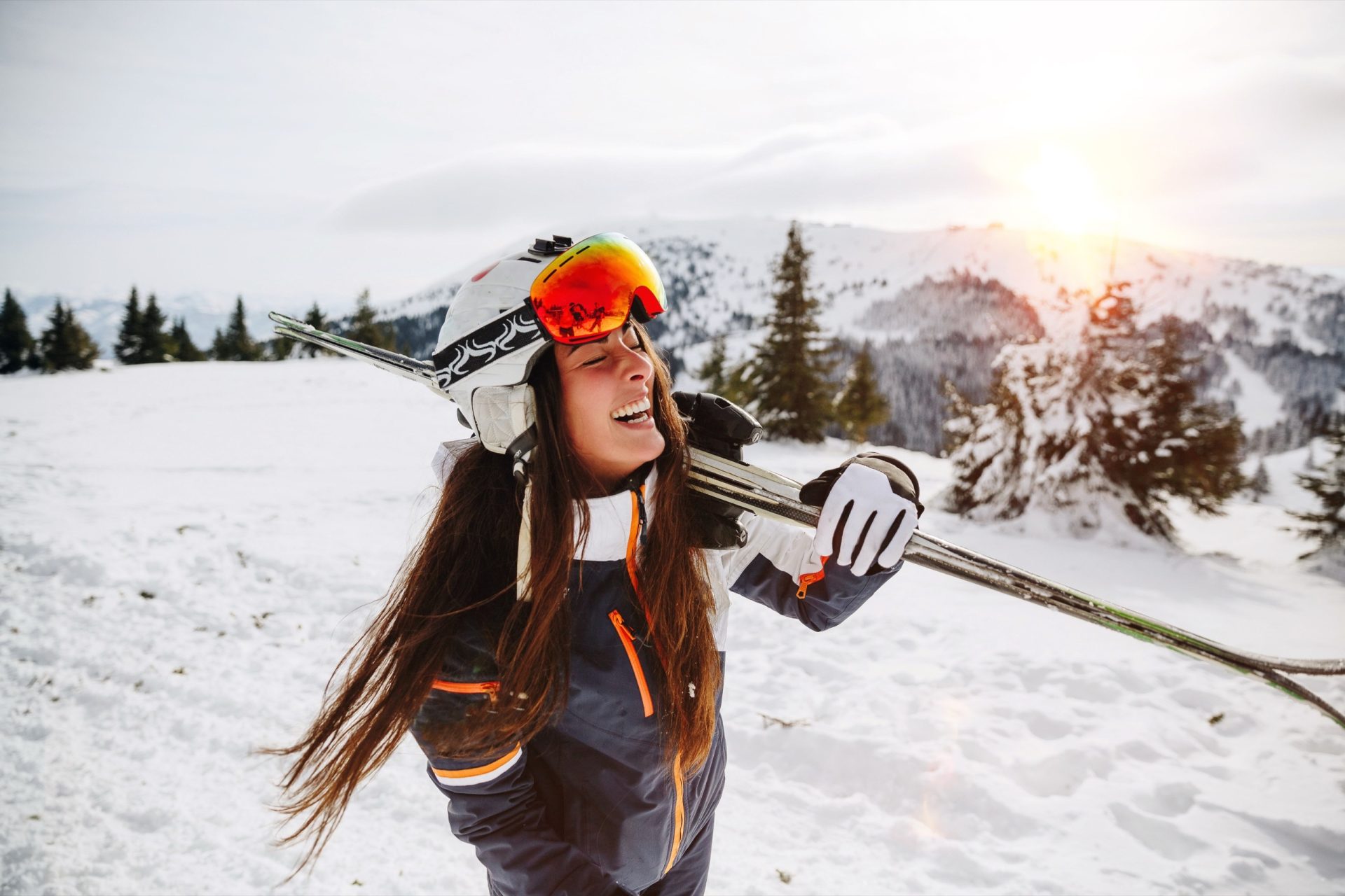 Skieuse en montagne